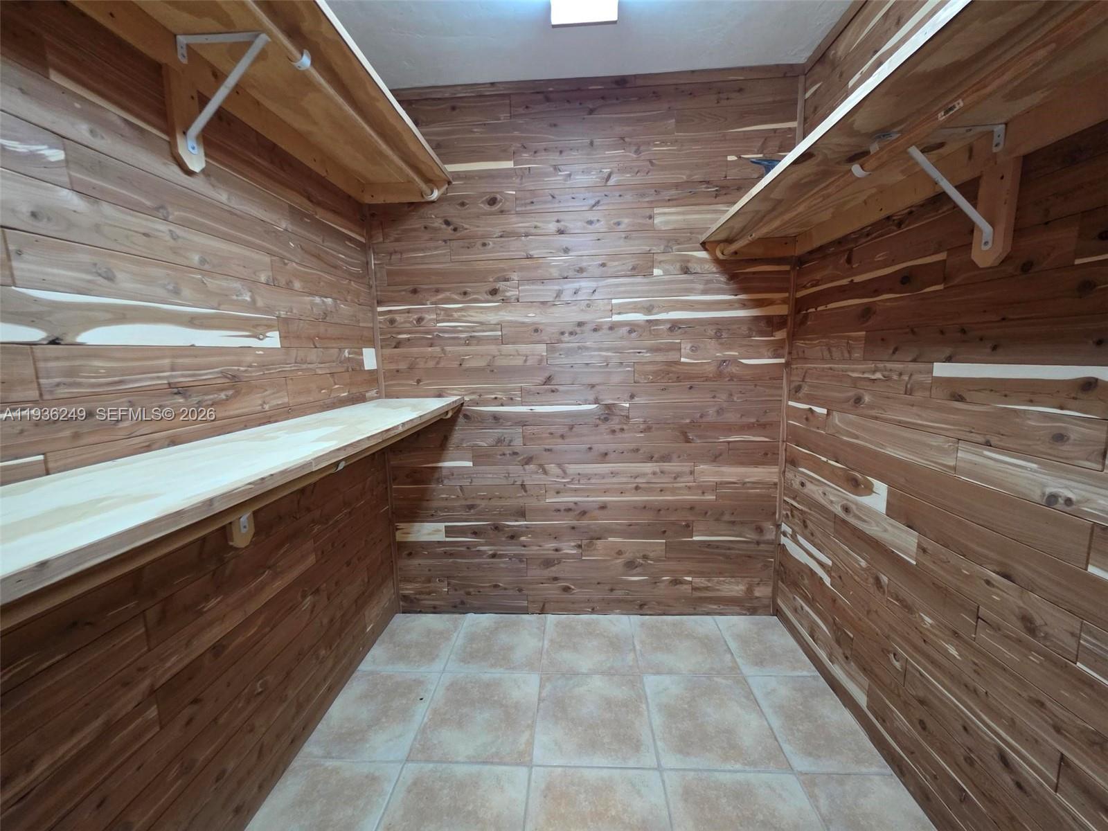 KENDALE LAKES SEC EIGHT - Residential