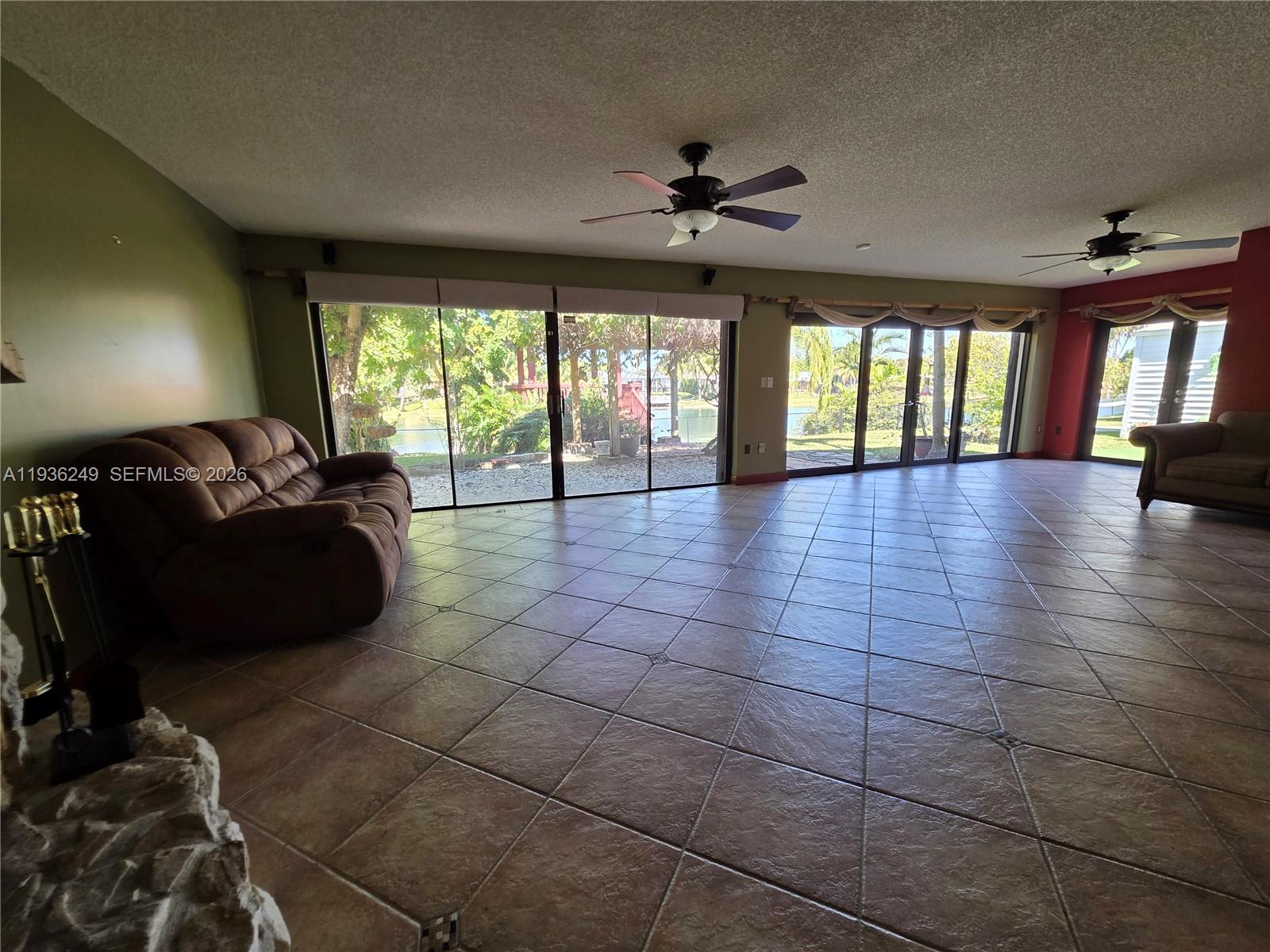 KENDALE LAKES SEC EIGHT - Residential