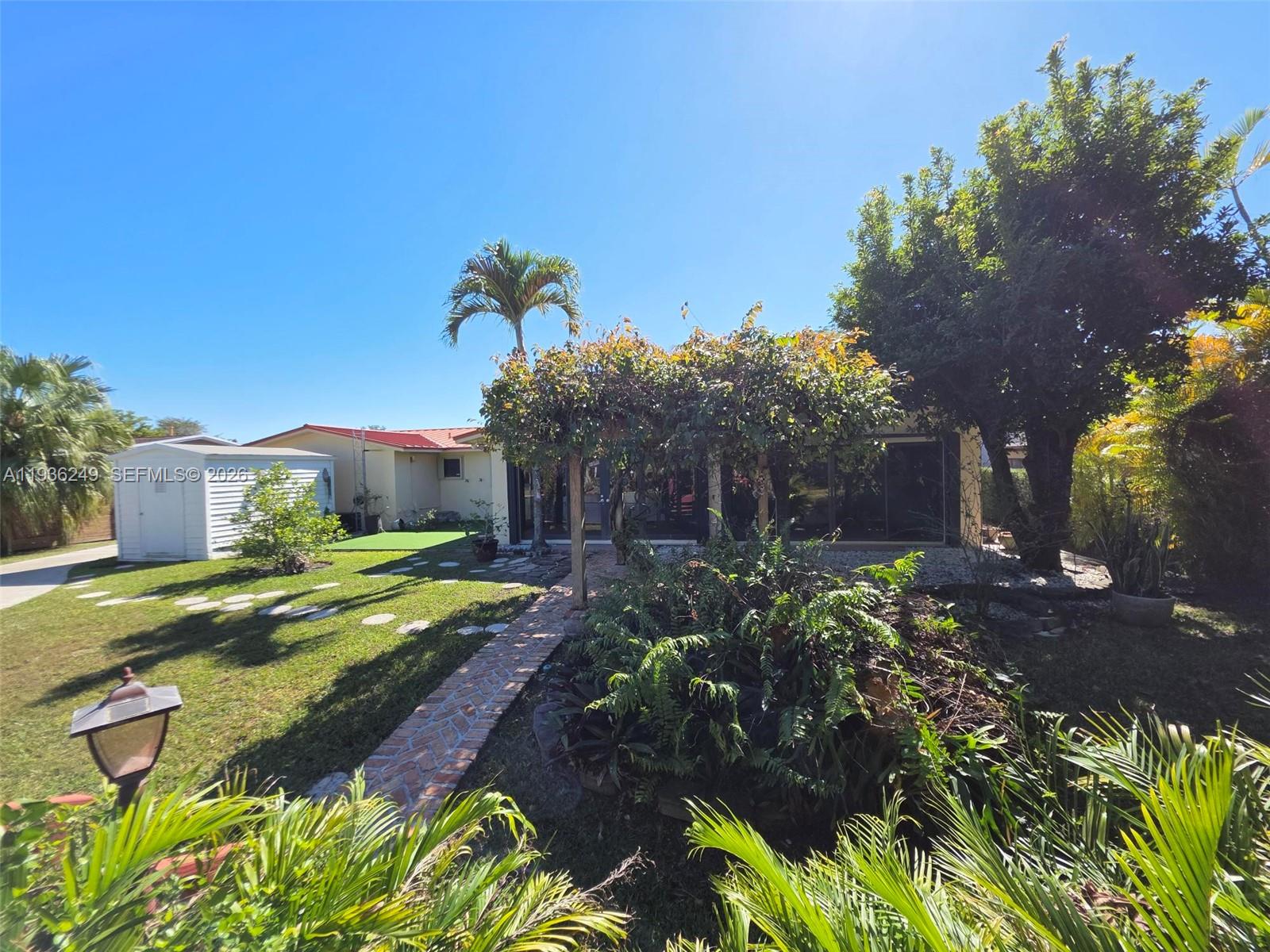 KENDALE LAKES SEC EIGHT - Residential