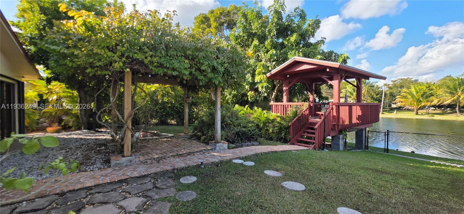 KENDALE LAKES SEC EIGHT - Residential