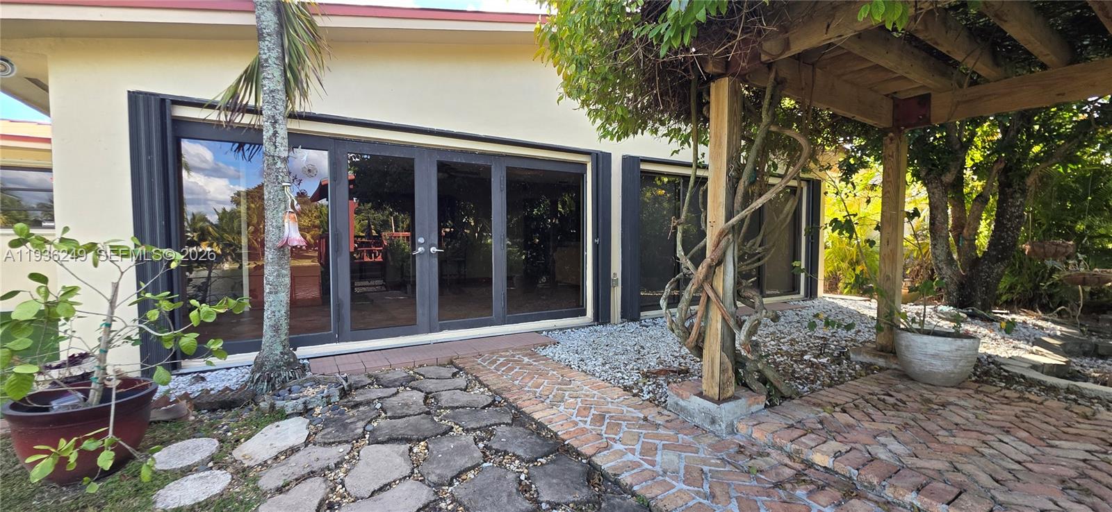 KENDALE LAKES SEC EIGHT - Residential