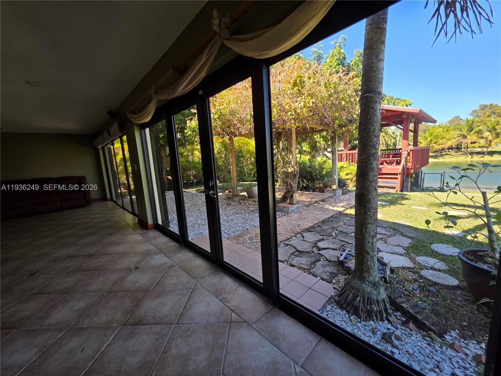 KENDALE LAKES SEC EIGHT - Residential