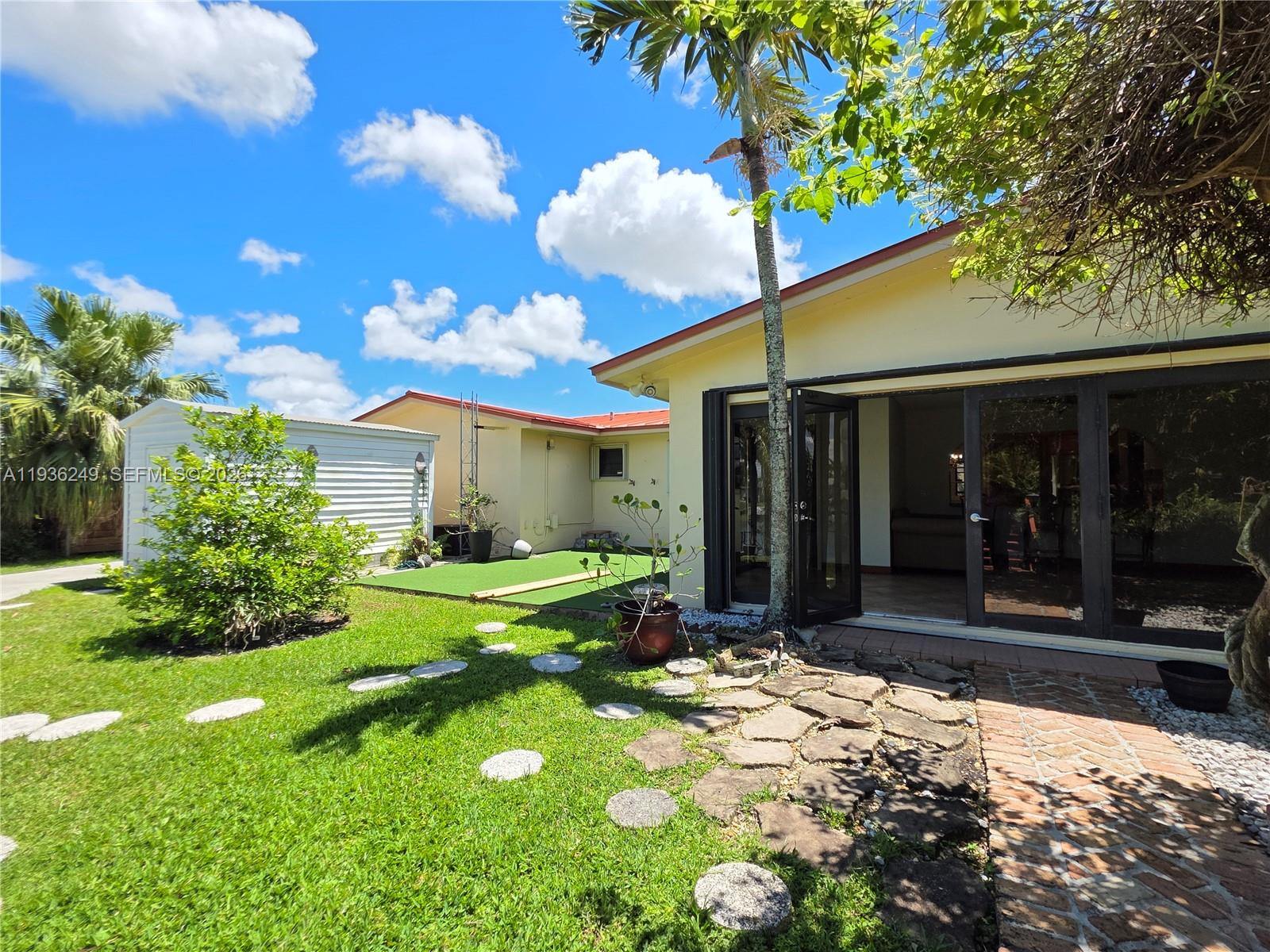 KENDALE LAKES SEC EIGHT - Residential