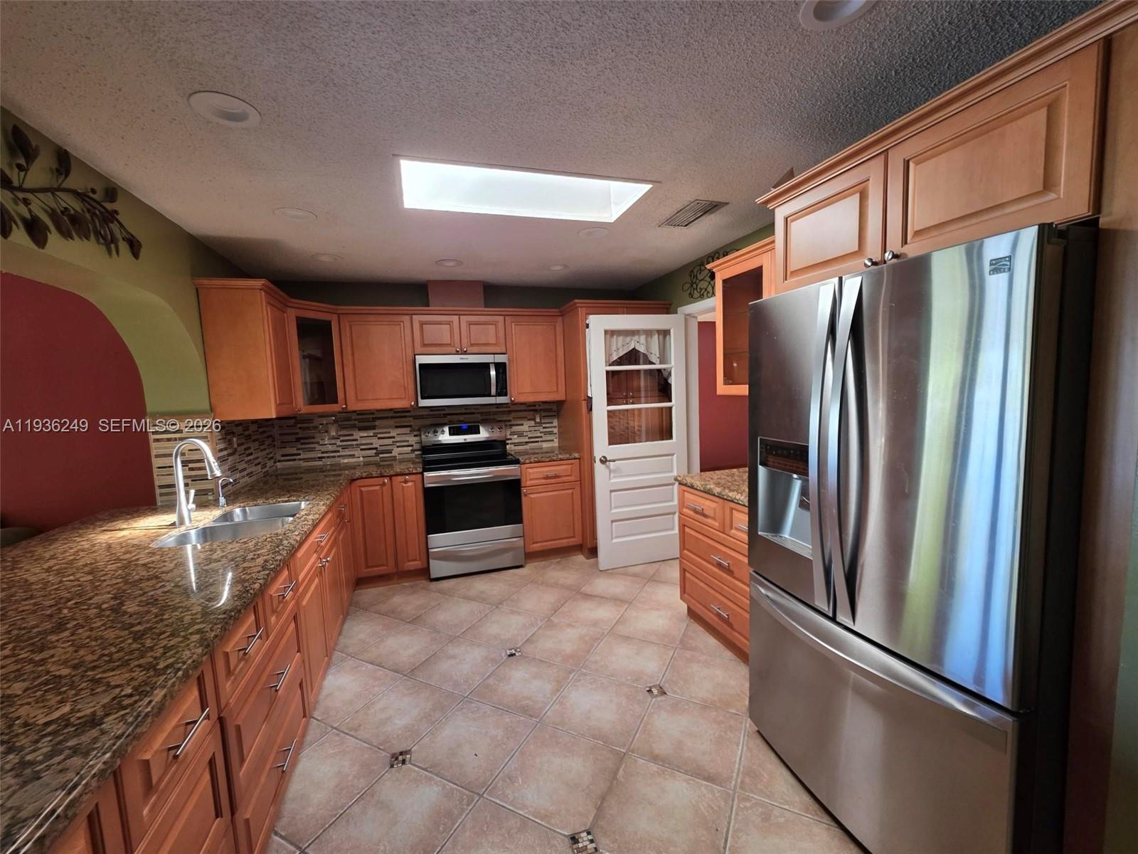 KENDALE LAKES SEC EIGHT - Residential