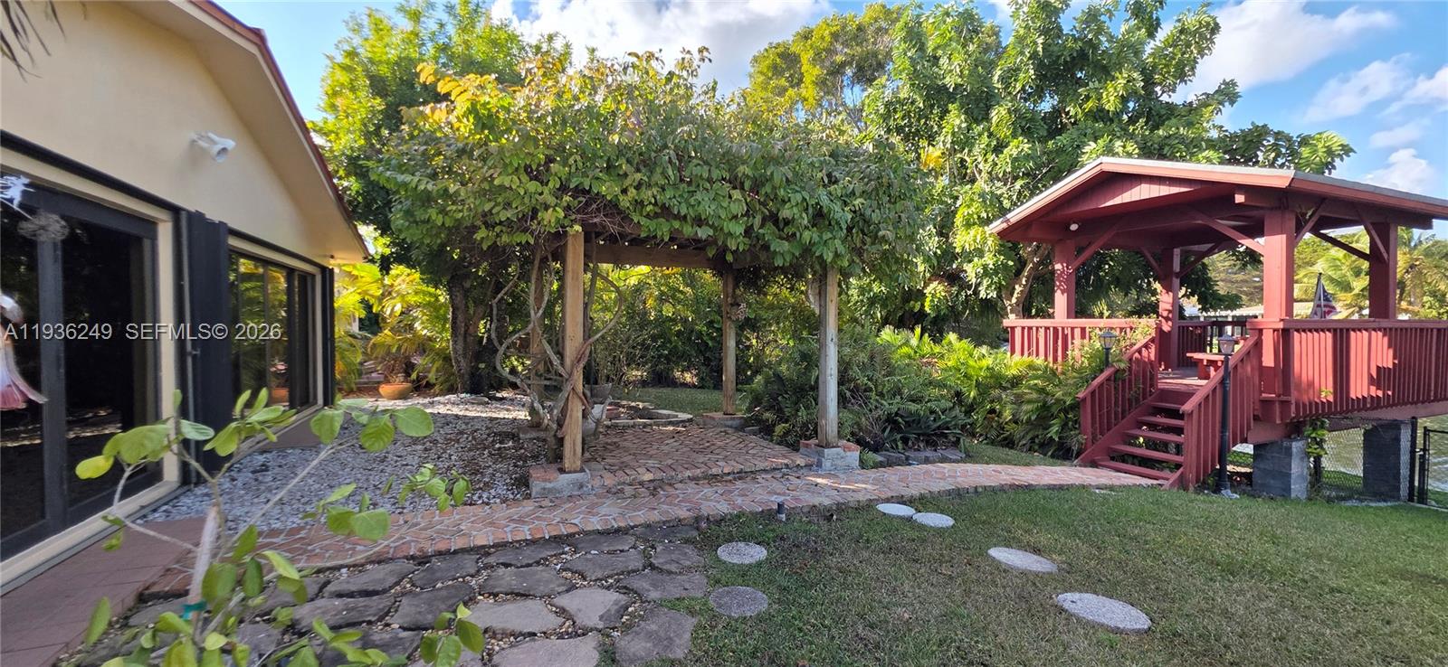 KENDALE LAKES SEC EIGHT - Residential