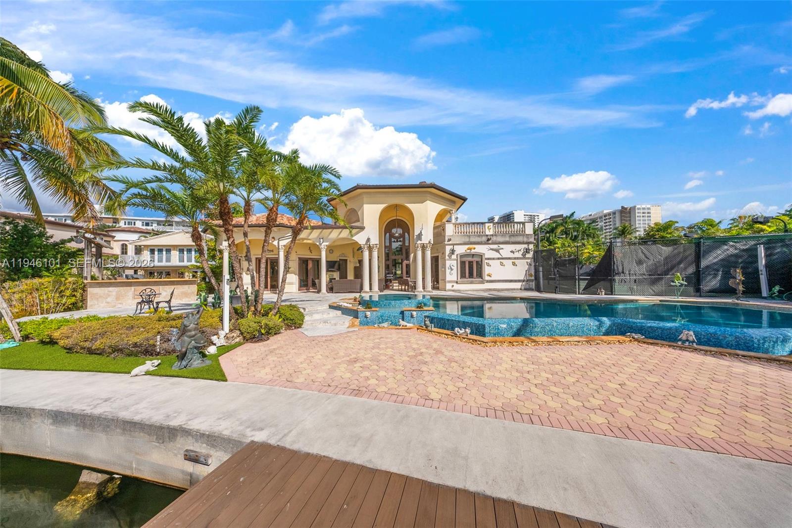 GOLDEN BEACH SEC F - Residential