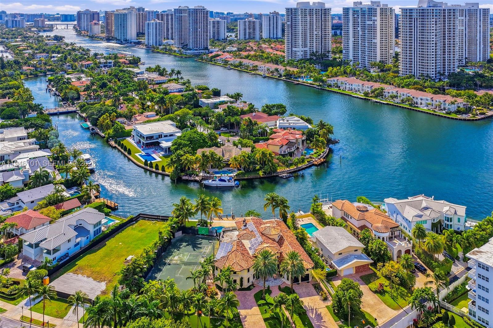 GOLDEN BEACH SEC F - Residential