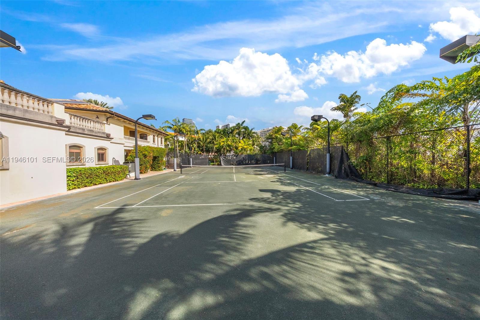 GOLDEN BEACH SEC F - Residential