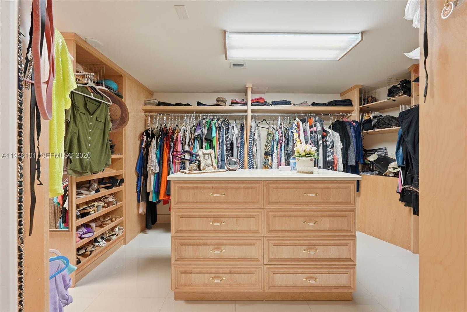 GOLDEN BEACH SEC F - Residential