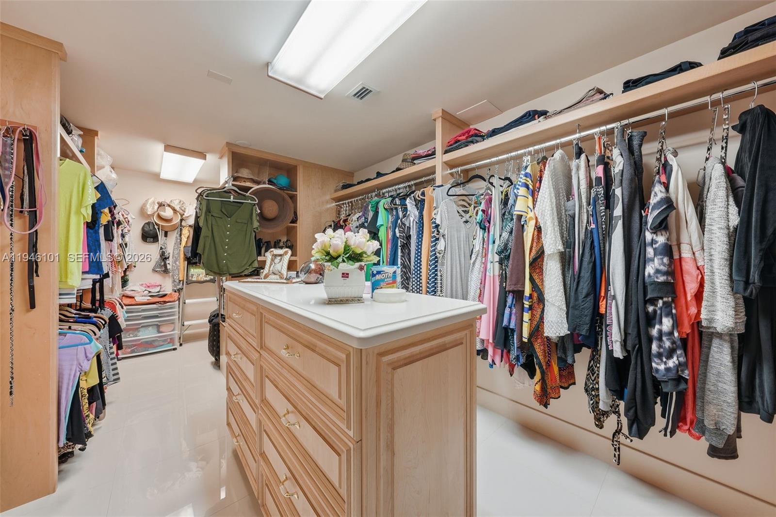 GOLDEN BEACH SEC F - Residential