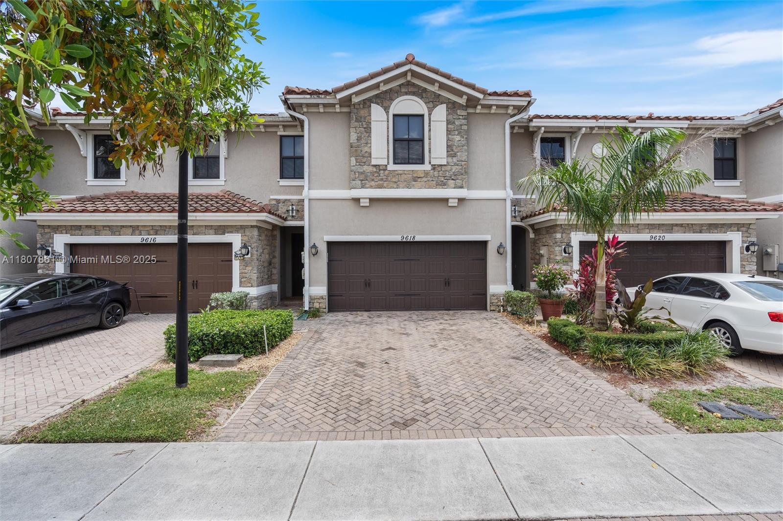 Property for Sale at 9618 Waterview Way, Parkland, Broward County, Florida - Bedrooms: 4 
Bathrooms: 4  - $625,000