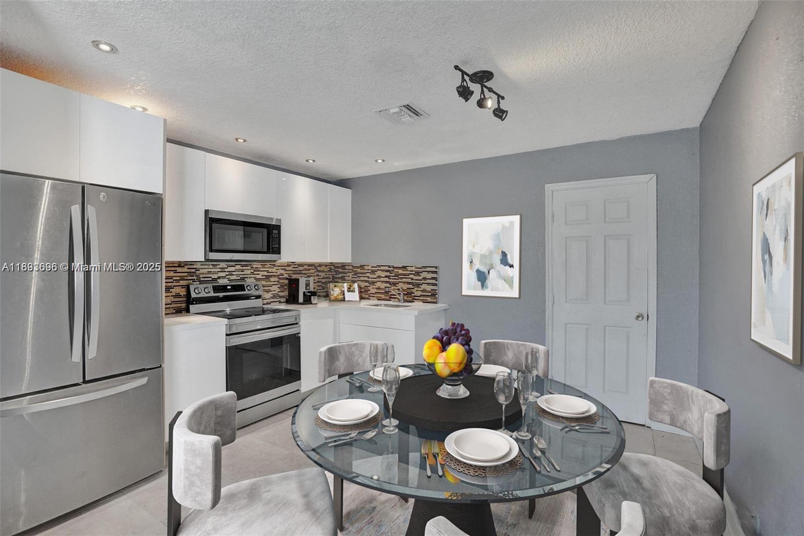 TAMARAC LAKES - Residential