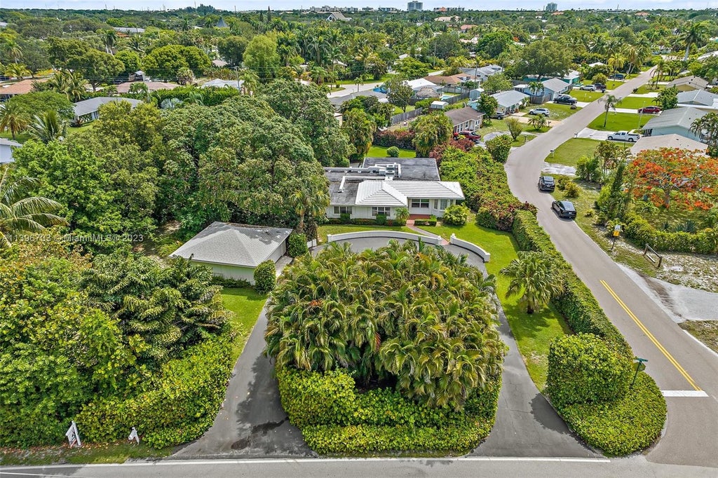 Photo of 325 W Riverside Dr, Jupiter, FL 33469 (MLS # A11396703)