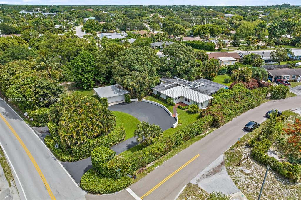 Photo of 325 W Riverside Dr, Jupiter, FL 33469 (MLS # A11396703)