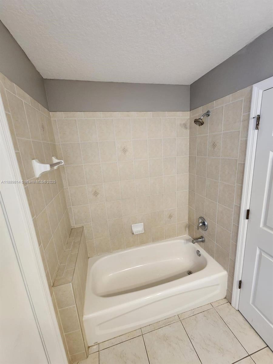 LAS PALMAS - Residential Lease