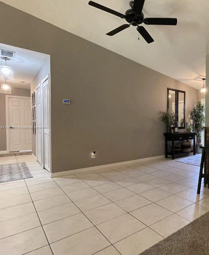 LAS PALMAS - Residential Lease