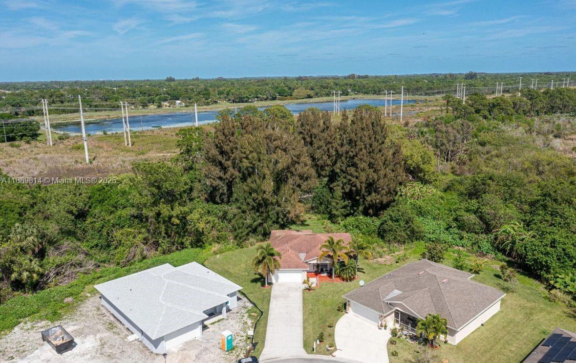 LAS PALMAS - Residential Lease