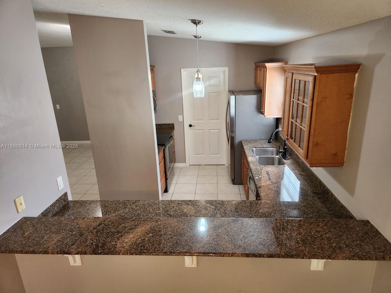 LAS PALMAS - Residential Lease
