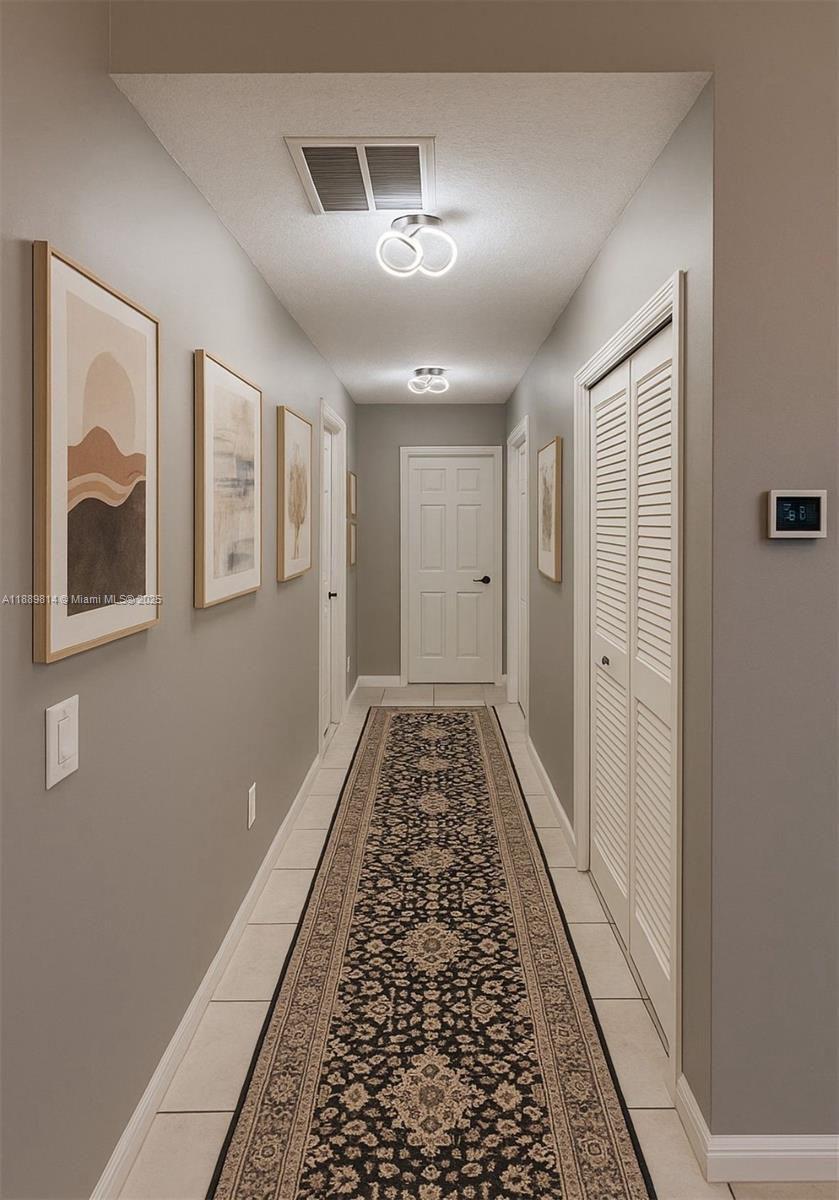 LAS PALMAS - Residential Lease