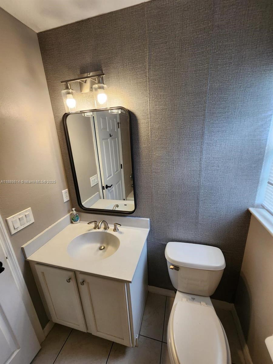 LAS PALMAS - Residential Lease