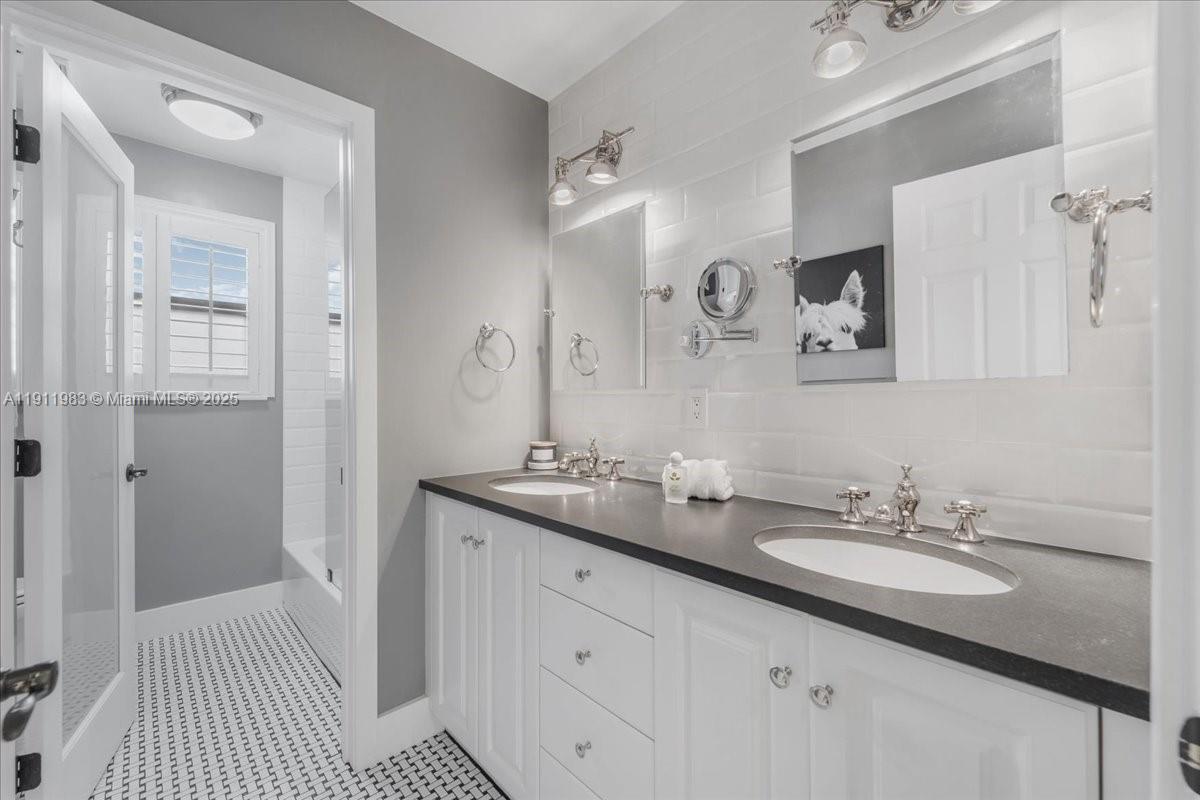 RIVIERA ISLES I - Residential Lease