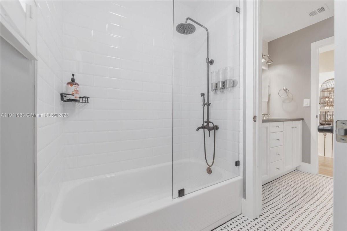 RIVIERA ISLES I - Residential Lease