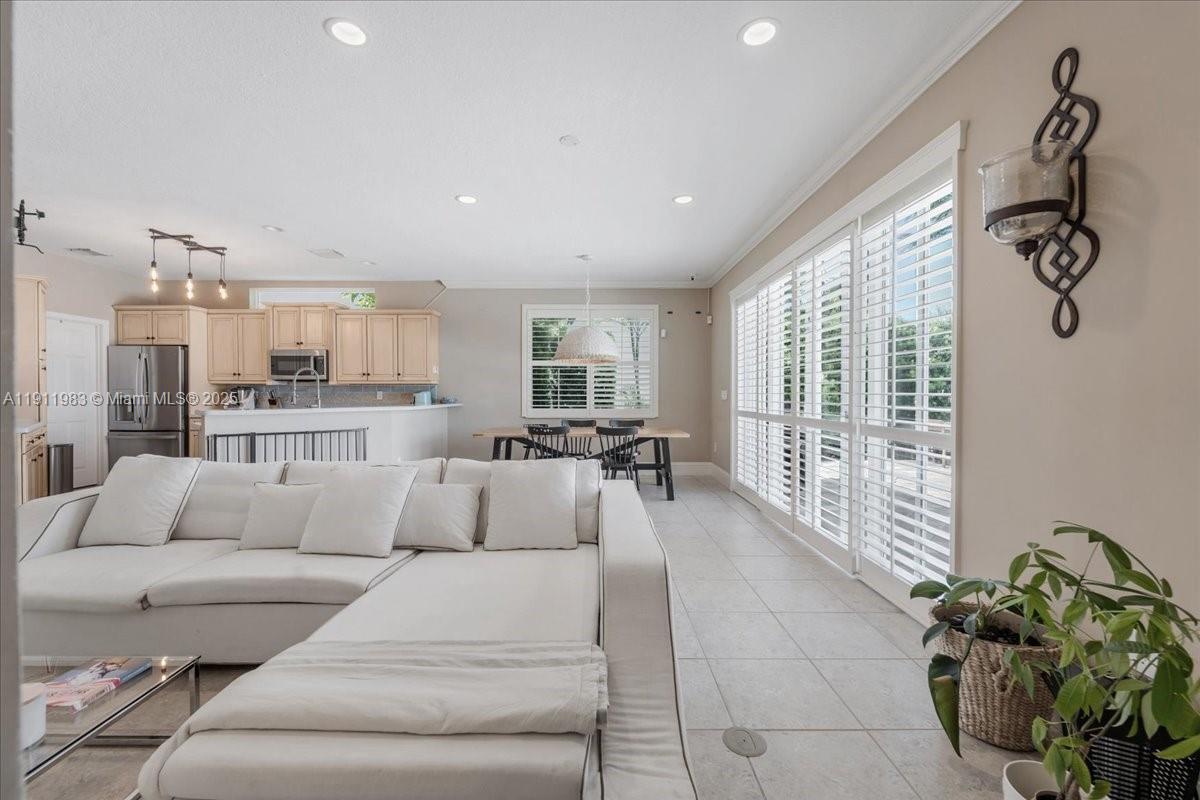 RIVIERA ISLES I - Residential Lease