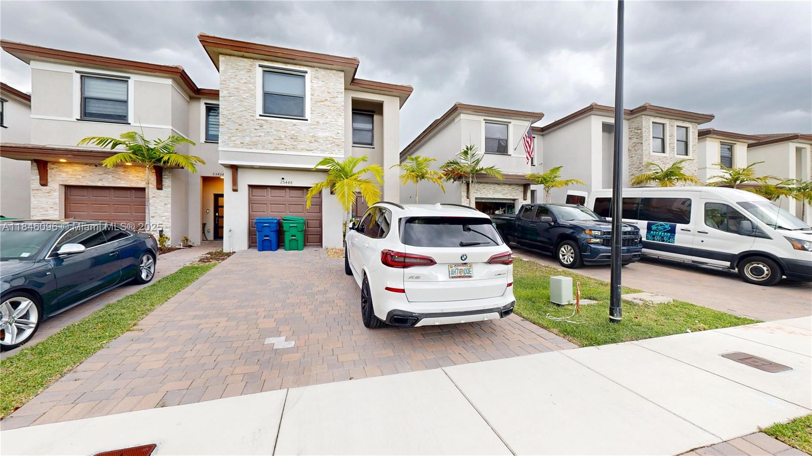 Beautiful 3-Bedroom, 2.5-Bath Townhouse in Desirable Campo Bello!
This spacious and well-maintained townhouse features an open layout, a modern kitchen, and a one-car garage. Enjoy the comfort of three generously sized bedrooms, including a primary suite with a walk-in closet and en-suite bath. The large private patio is perfect for entertaining or relaxing outdoors. Enjoy access to community amenities including a pool and gym. Conveniently located near schools, shopping, and major highways. This home offers the perfect blend of comfort and convenience. Unit is Owner occupied unit August 31