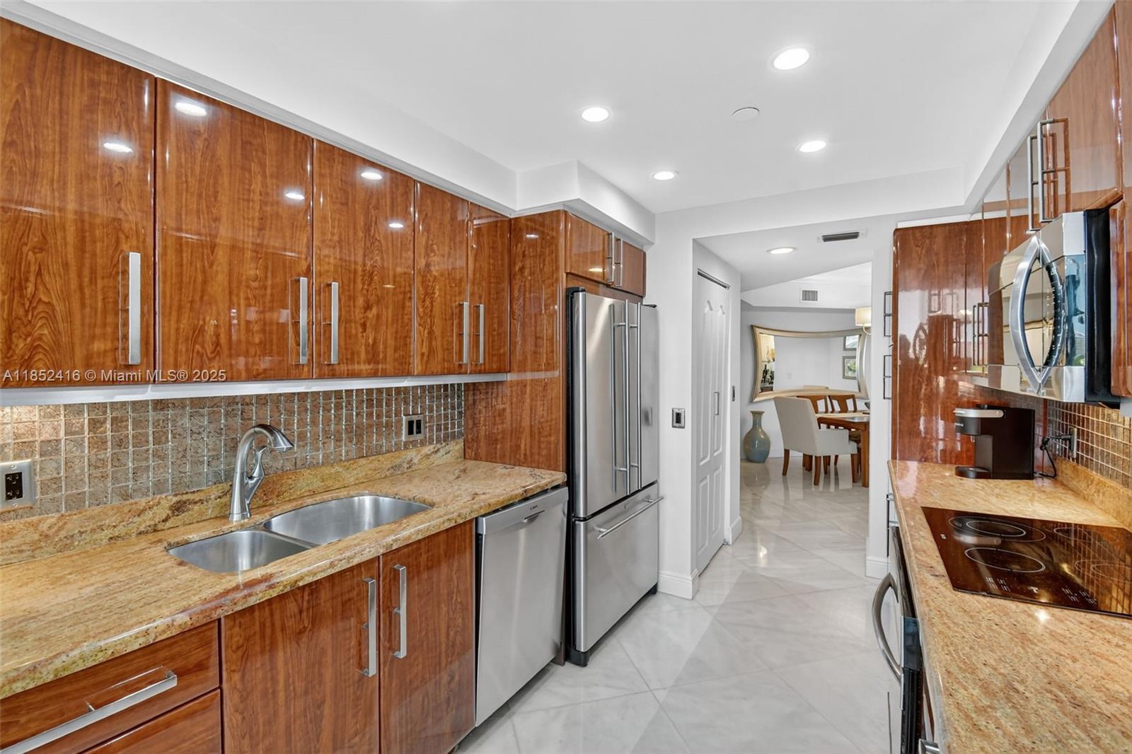 3000 ISL BLVD WILLIAMS IS - Residential