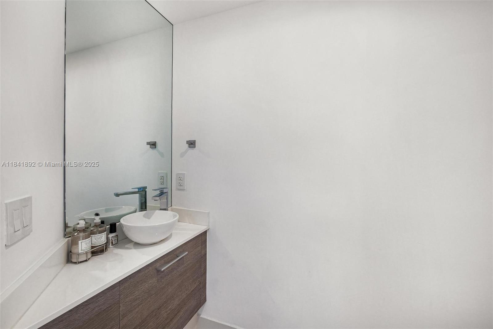 PARAISO BAY CONDO - Residential