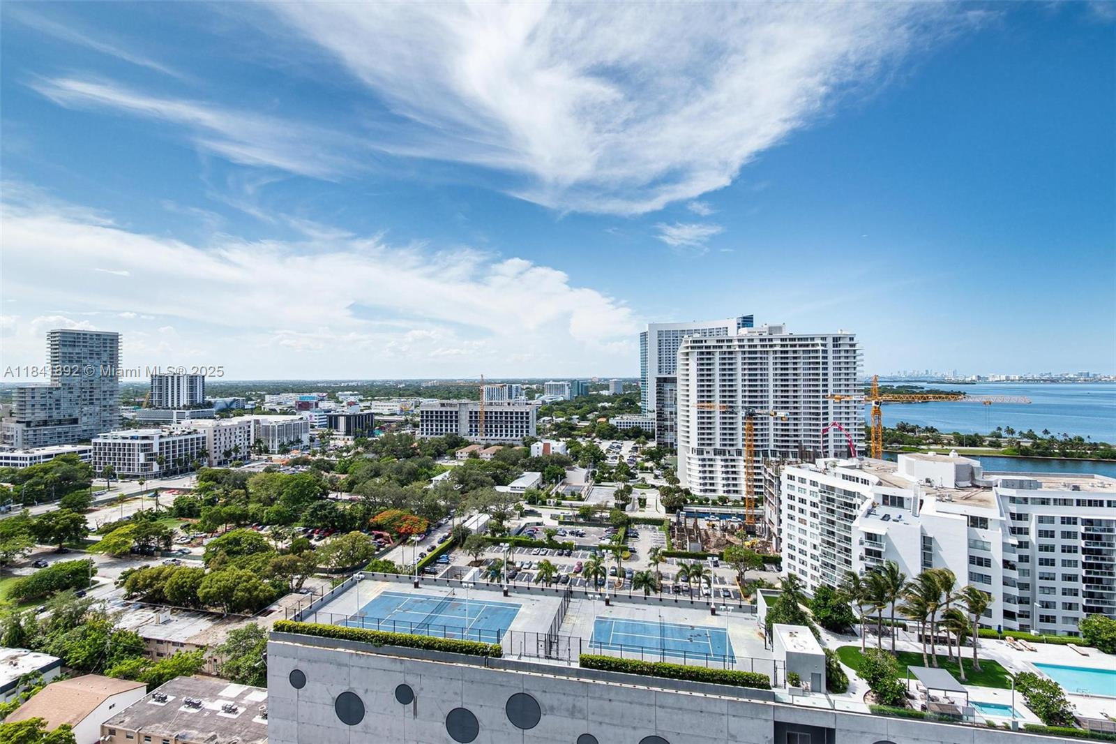 PARAISO BAY CONDO - Residential