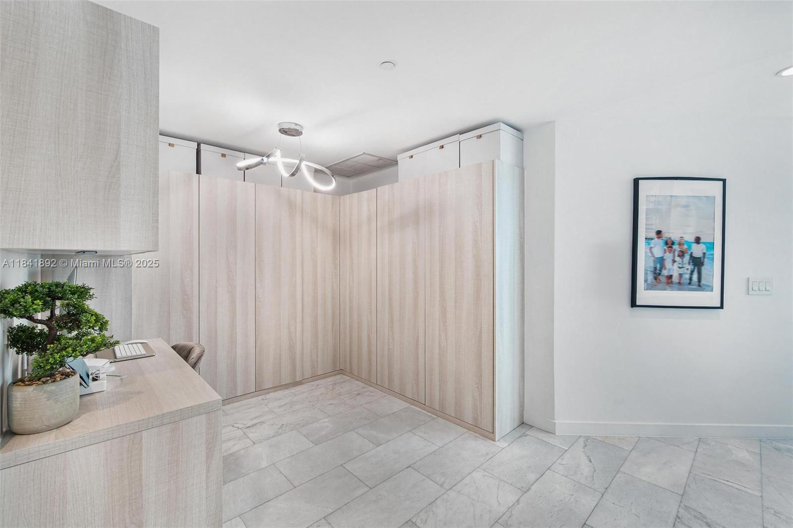 PARAISO BAY CONDO - Residential