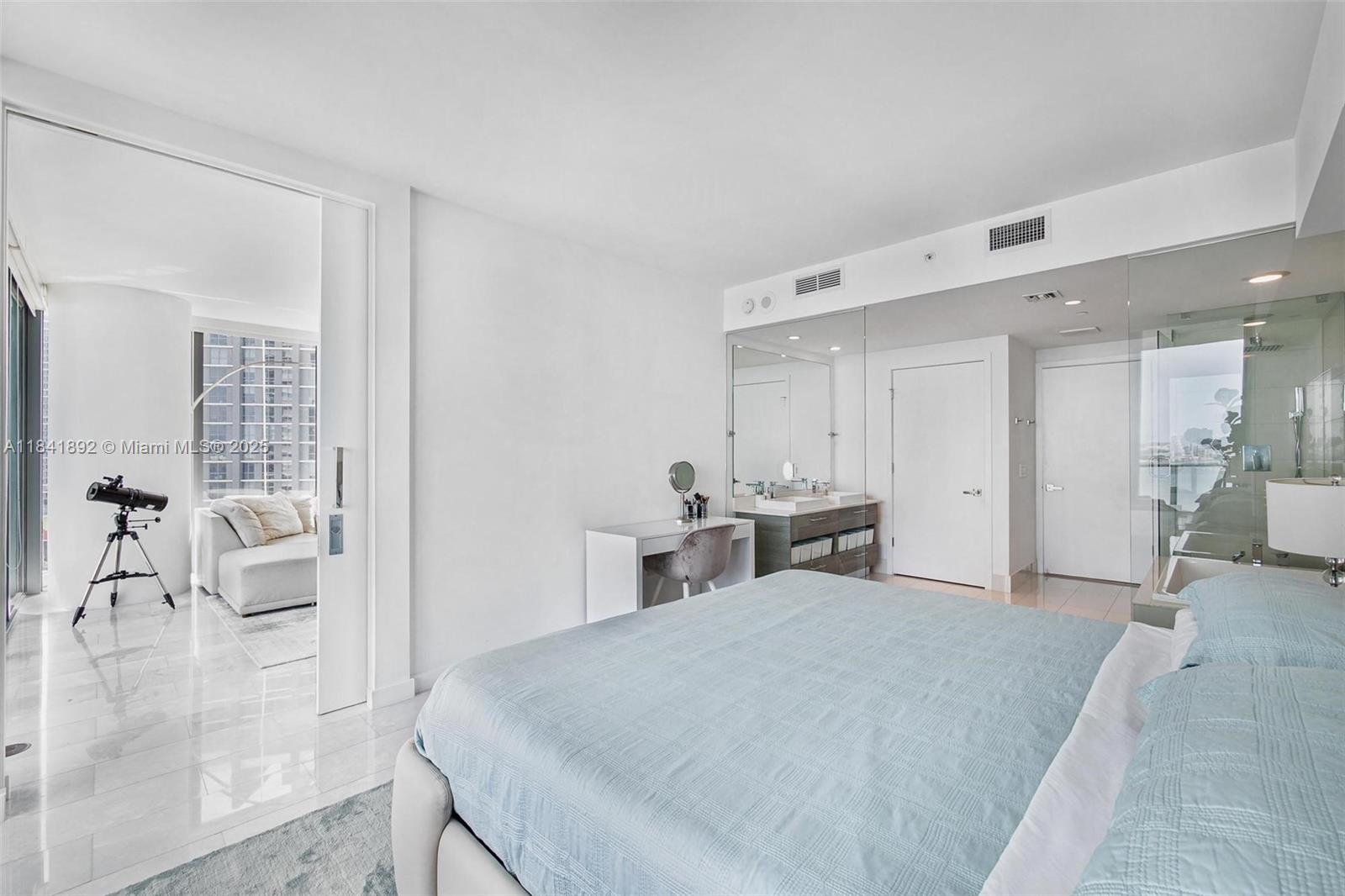 PARAISO BAY CONDO - Residential