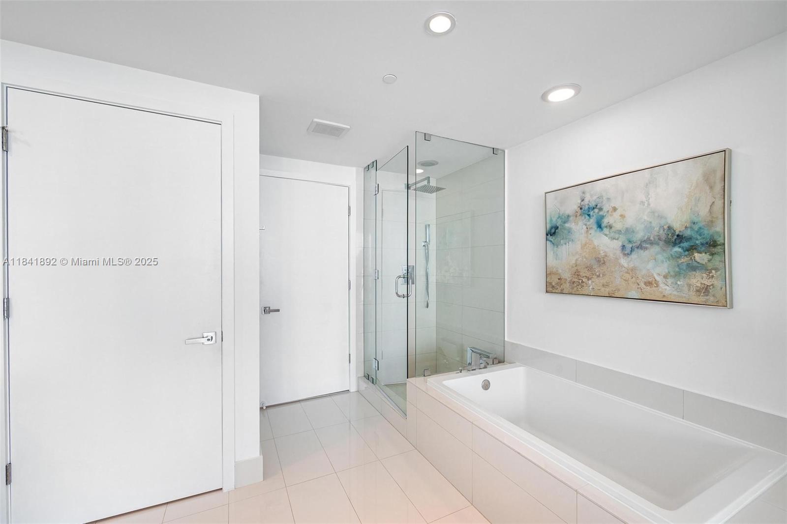 PARAISO BAY CONDO - Residential