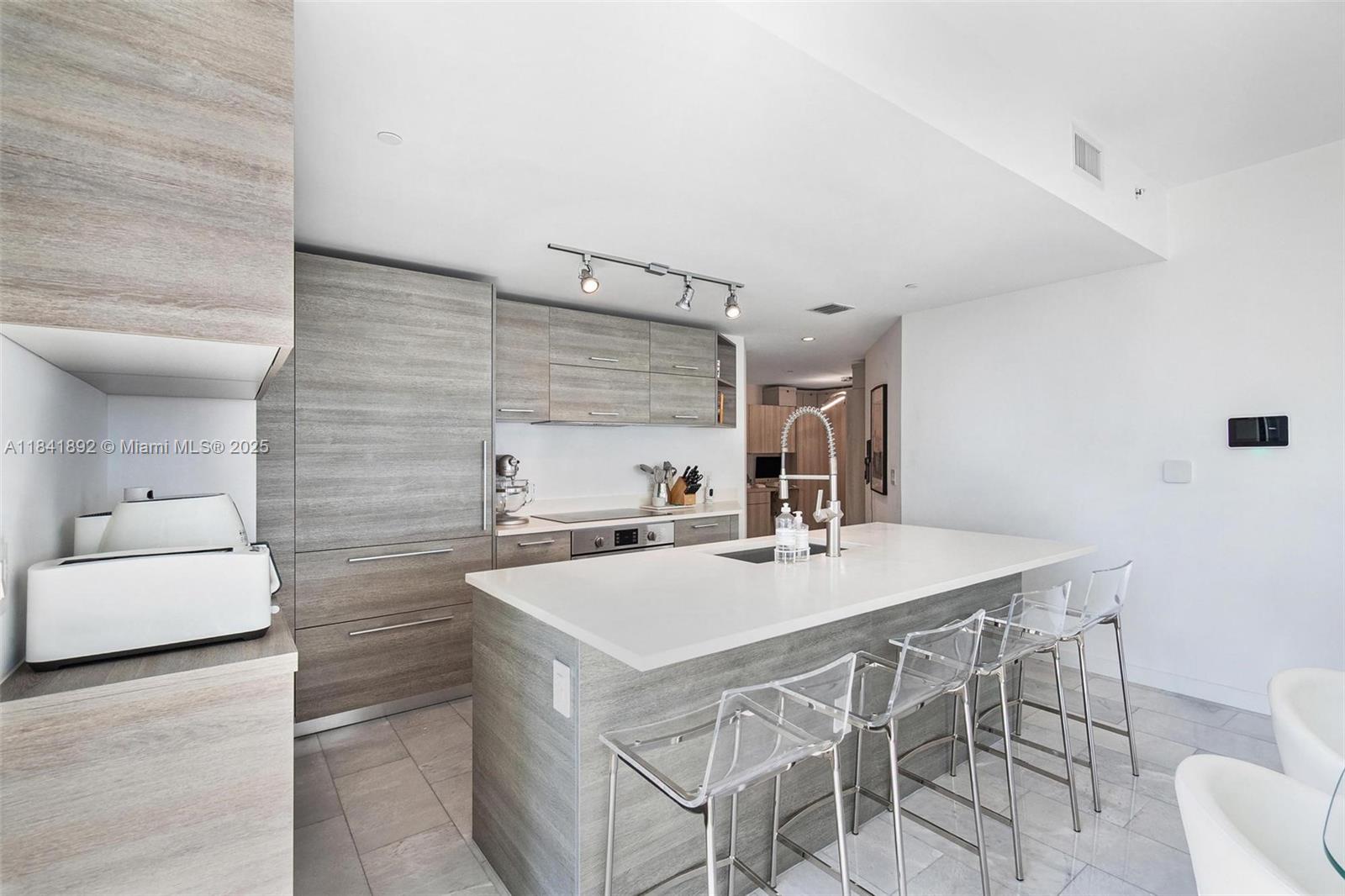 PARAISO BAY CONDO - Residential