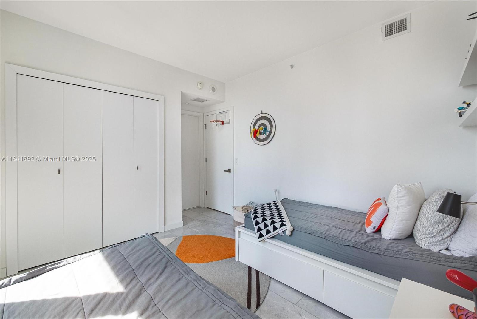 PARAISO BAY CONDO - Residential