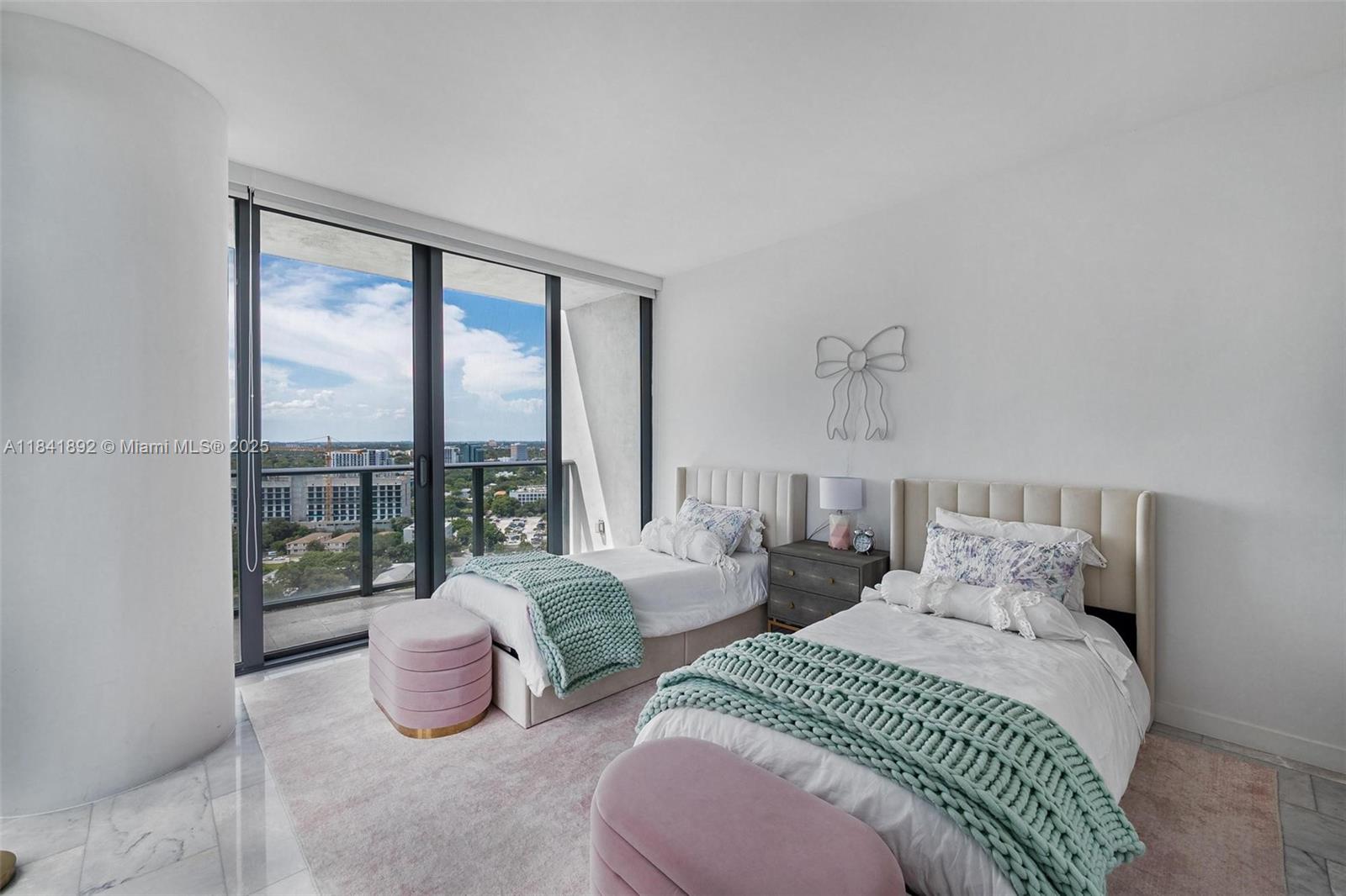 PARAISO BAY CONDO - Residential