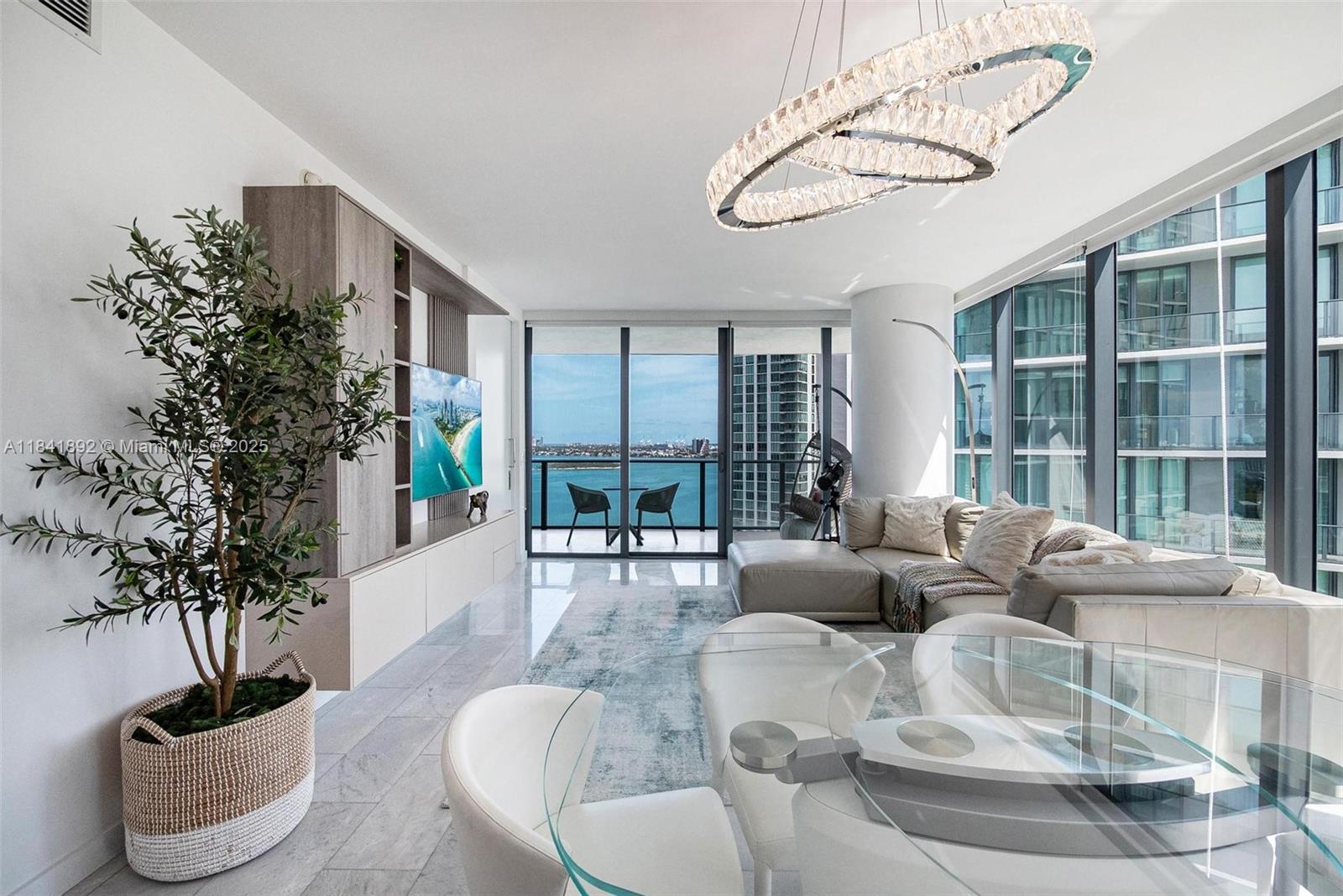 PARAISO BAY CONDO - Residential