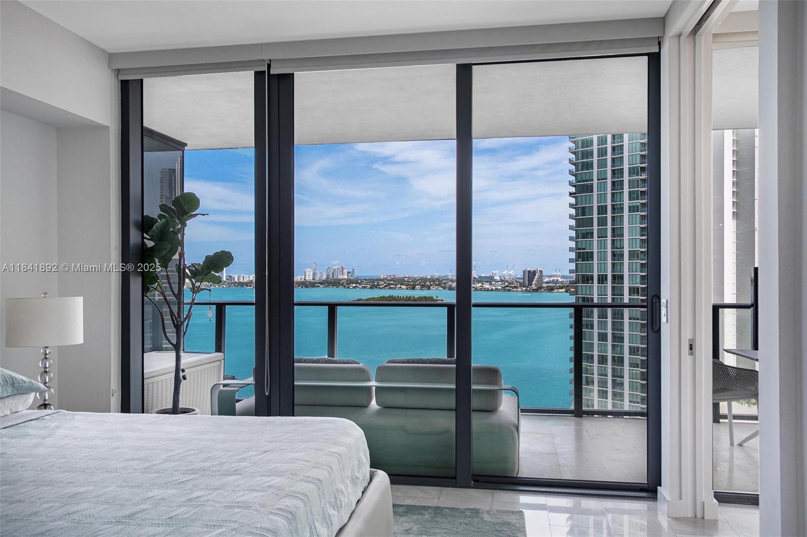 PARAISO BAY CONDO - Residential