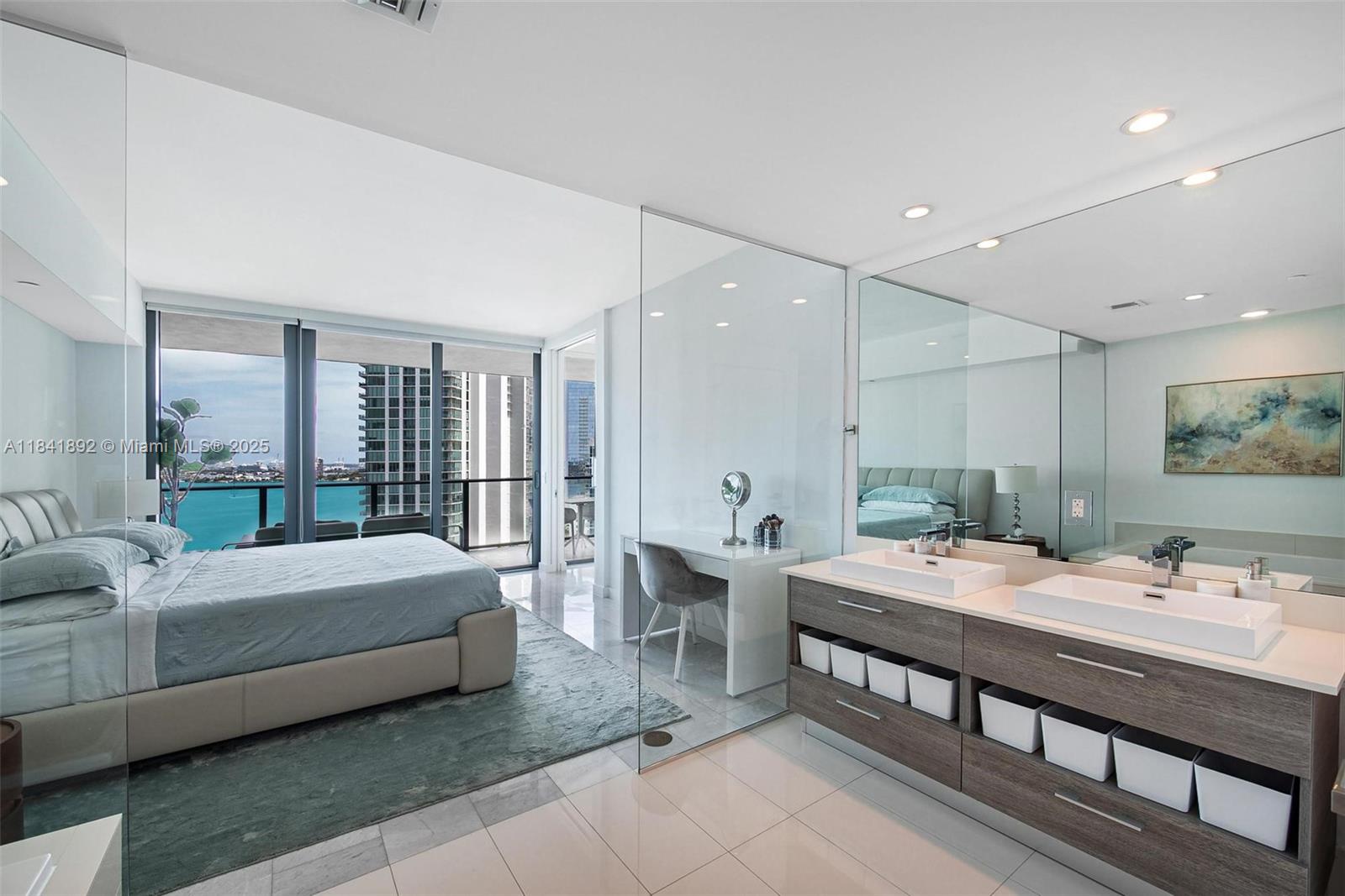 PARAISO BAY CONDO - Residential