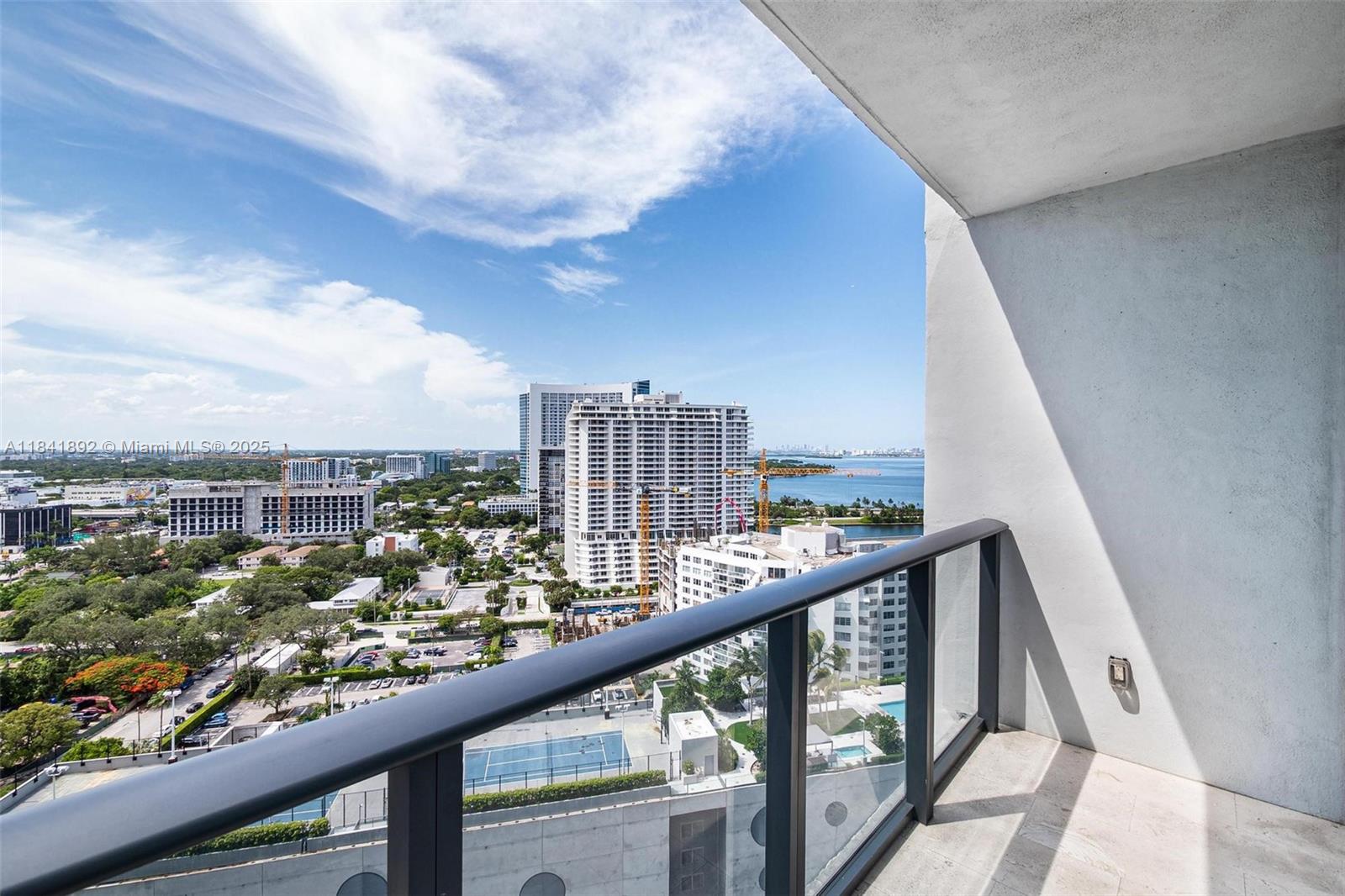 PARAISO BAY CONDO - Residential