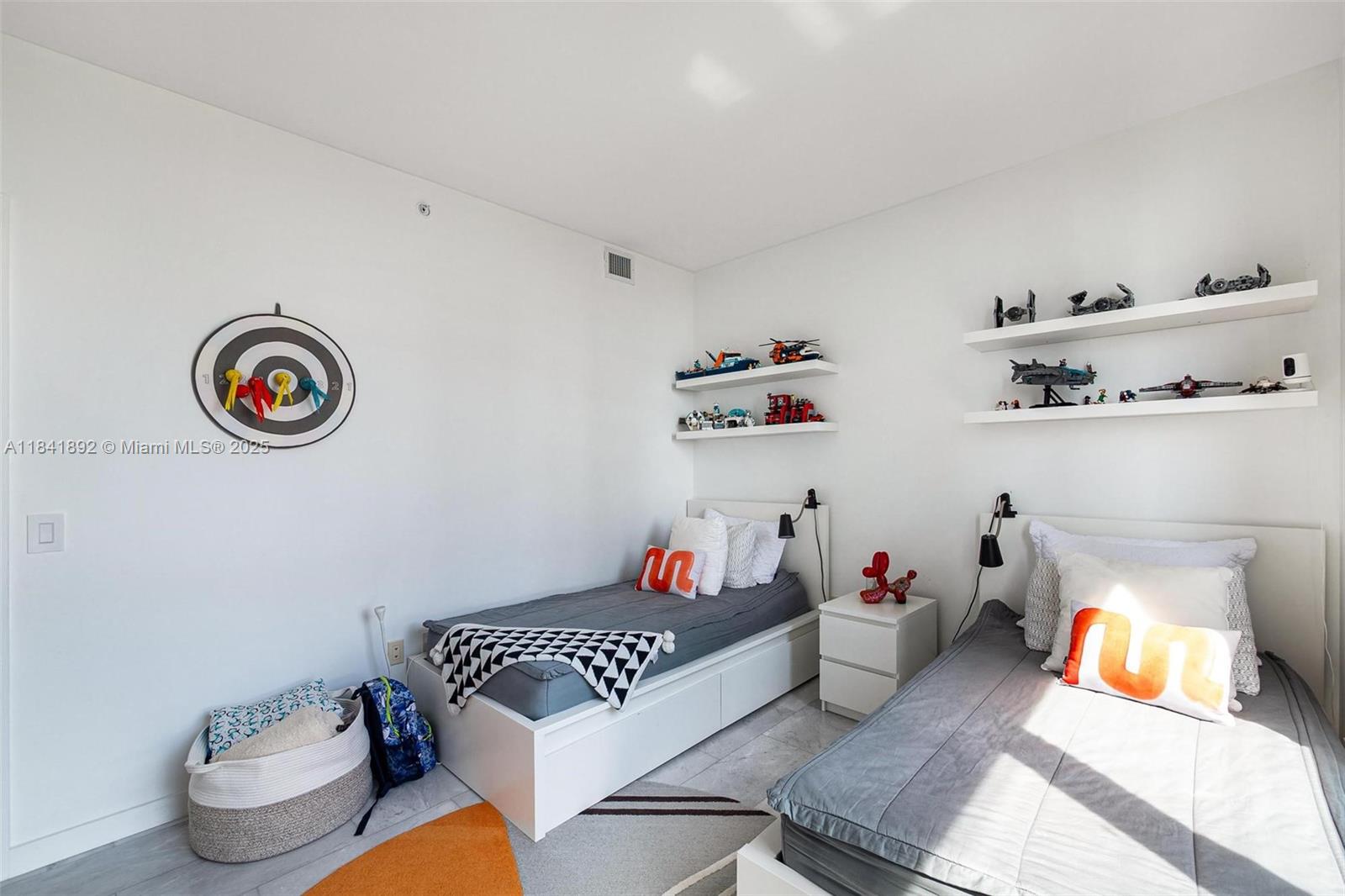 PARAISO BAY CONDO - Residential