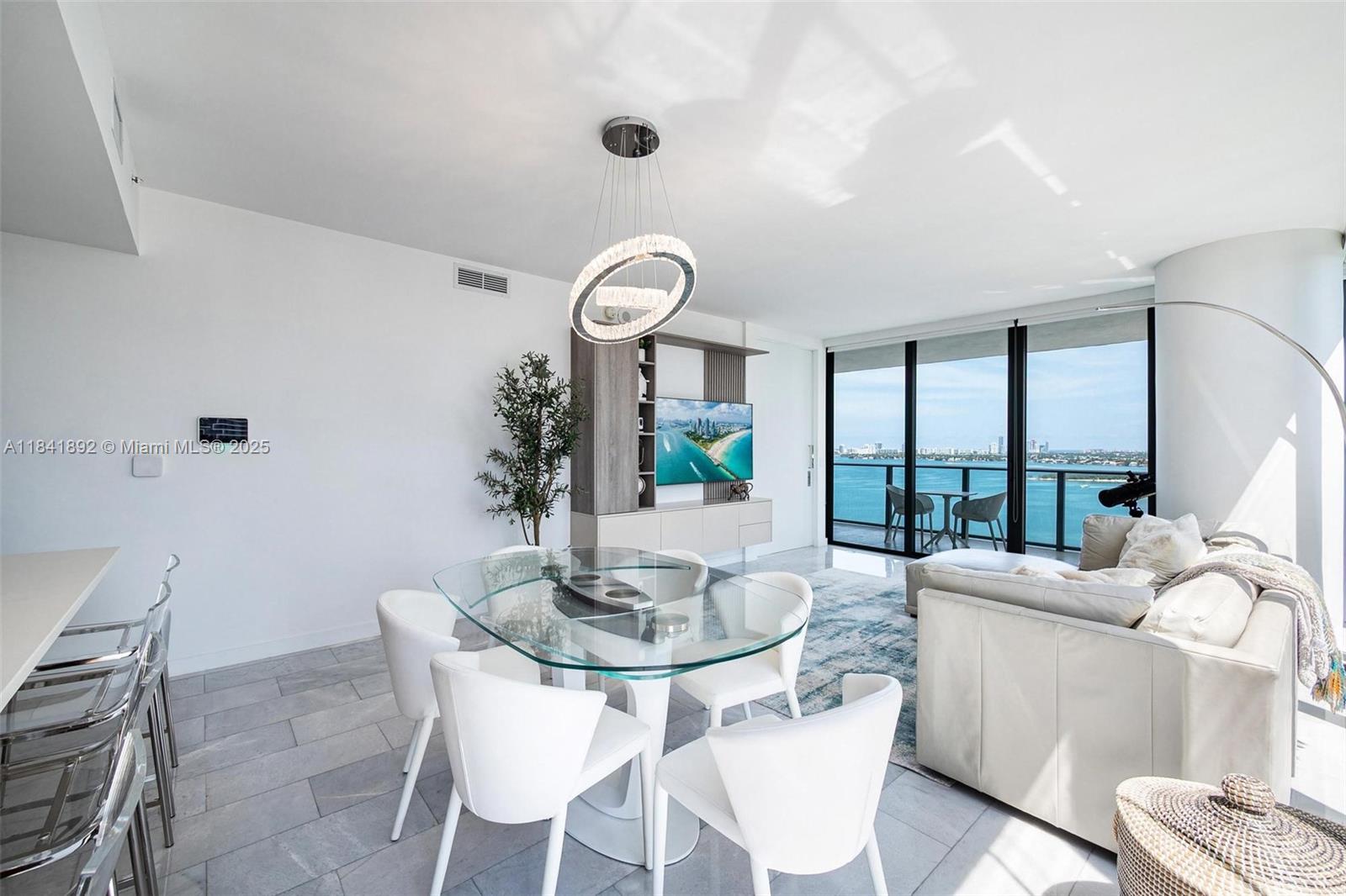 PARAISO BAY CONDO - Residential