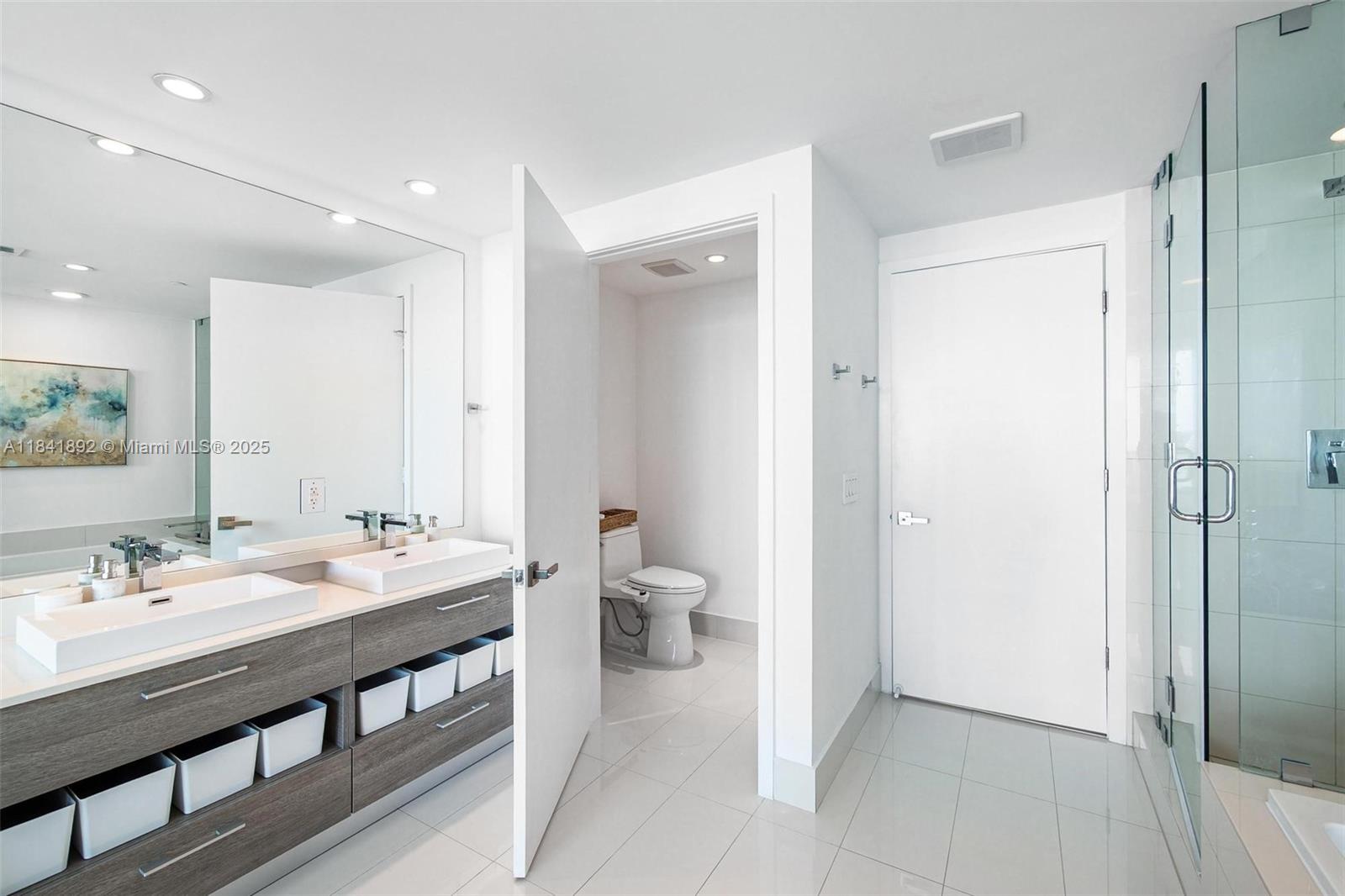 PARAISO BAY CONDO - Residential