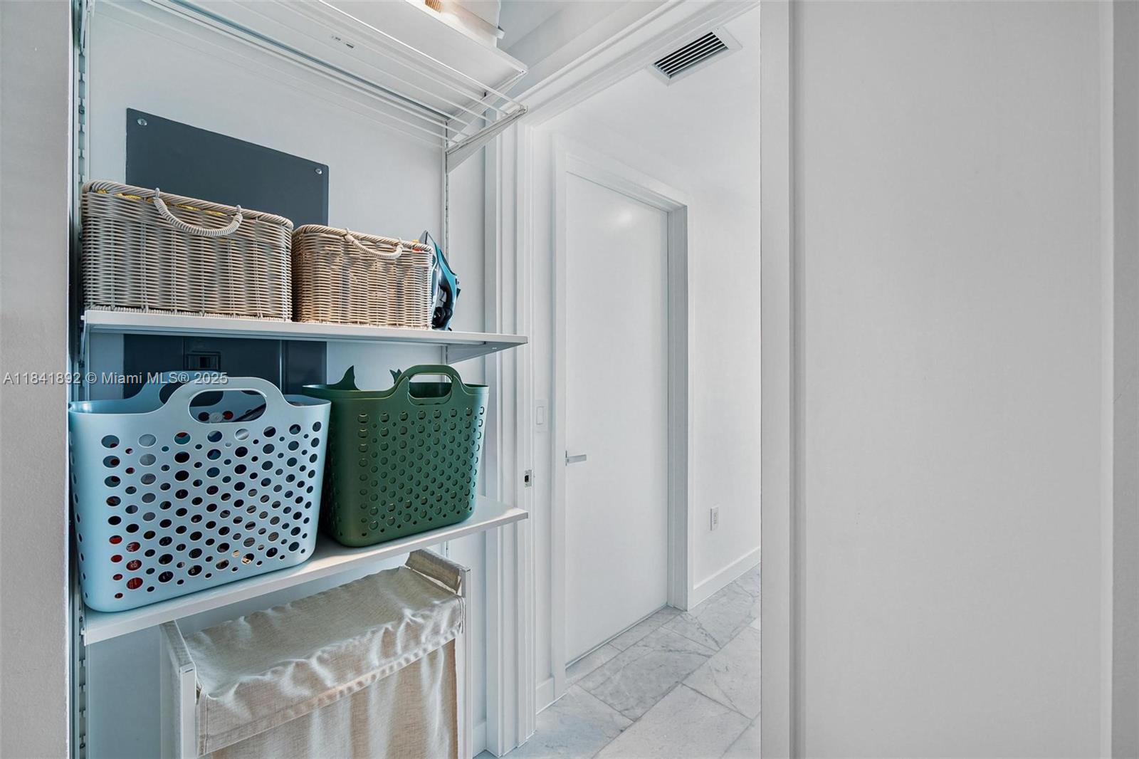 PARAISO BAY CONDO - Residential