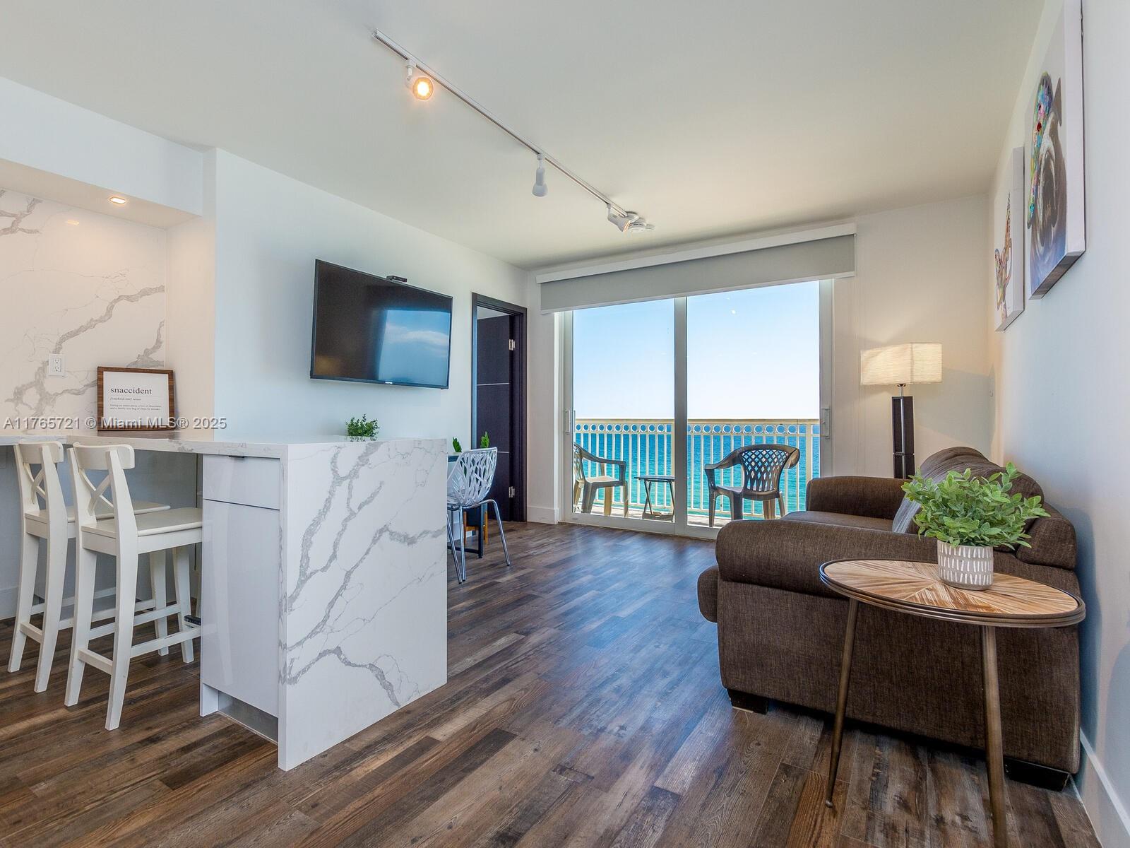 19201 Collins Ave 716