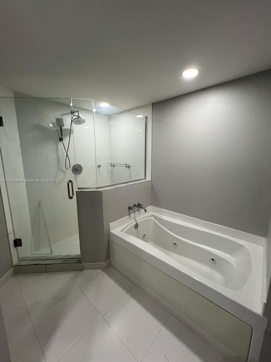 500 BRICKELL WEST CONDO - Residential