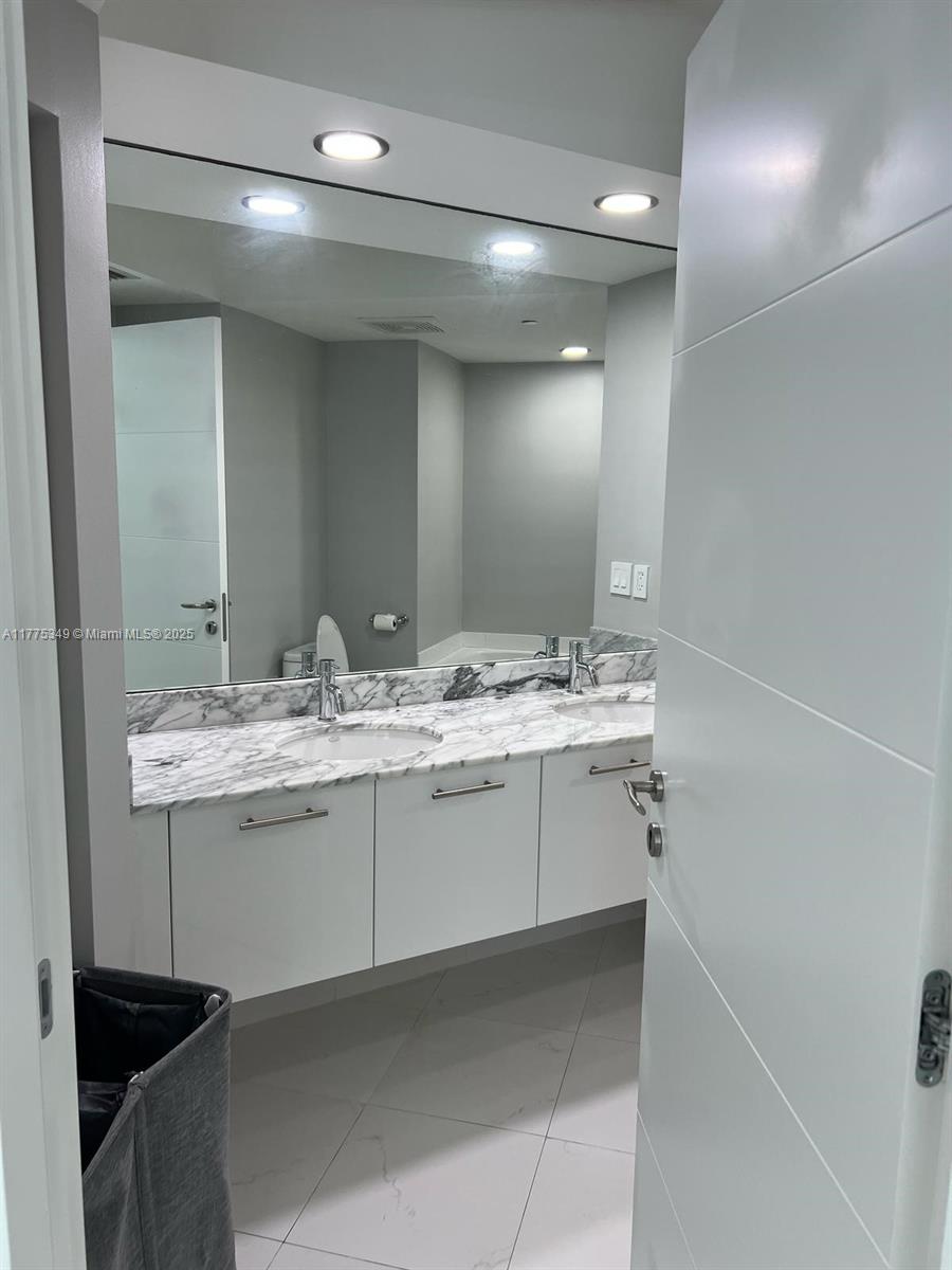 500 BRICKELL WEST CONDO - Residential