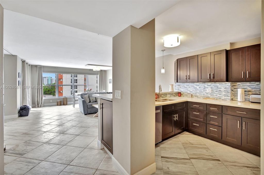 Photo of 3000 E Sunrise Blvd #5D, Fort Lauderdale, FL 33304 (MLS # A12024081)