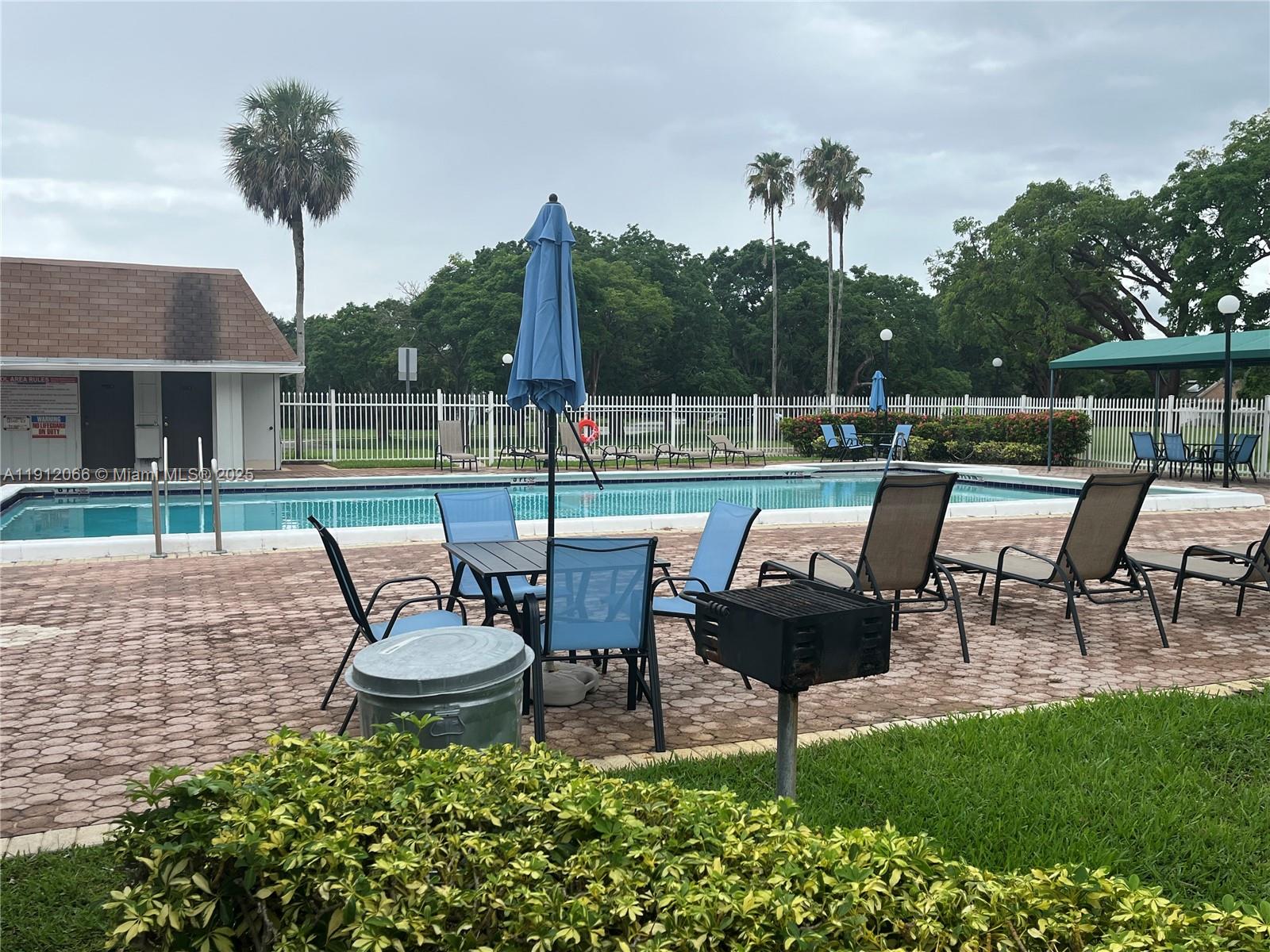 LAKEWOOD ON THE GREEN CON - Residential Lease